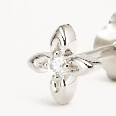 أقراط زهور من الفضة الإسترليني عيار 925 صغيرة الحجم للارتداء اليومي