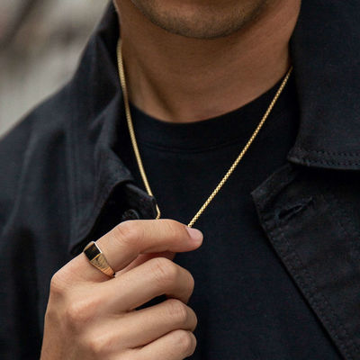 مصنوعة يدوياً من الذهب 18 كارت مربع مربع سلسلة قلادة مع شحن سريع وشعار قابلة للتخصيص