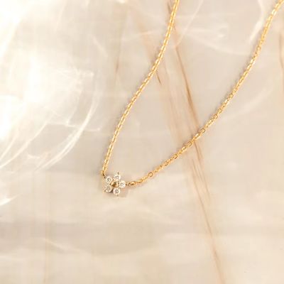 قلادة نسائية من الفضة الإسترلينية عيار 925 بتصميم OEM / ODM بدون حجر رئيسي