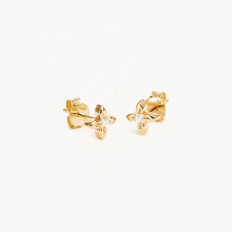 أقراط زهور من الفضة الإسترليني عيار 925 صغيرة الحجم للارتداء اليومي