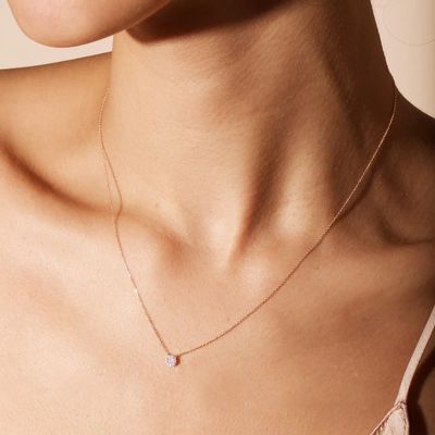 عقد صغير على شكل قرص من الألماس CZ مطلي بالذهب عيار 18 قيراط للفتيات بتصميم كلاسيكي