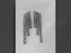 قلادة تنس الحجر البيضاء البيضاء